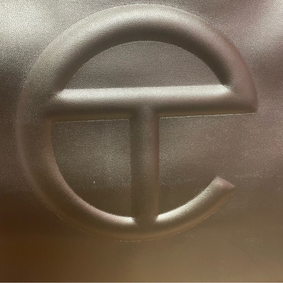 ✨✨Authentic Telfar Medium Metallic Gold Shopping Bag✨✨ - Picture 6 of 17